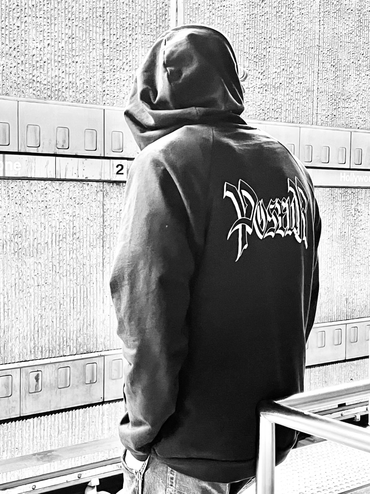 POSEUR LIGHTWEIGHT HOODIE BLACK